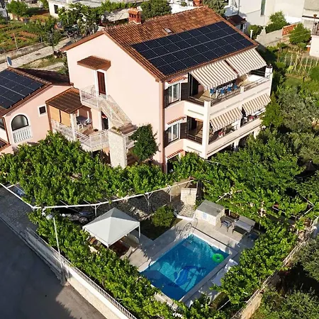 Keres Ii 10852 Apartament Pula